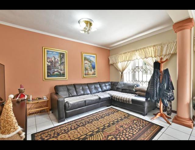 3 BEDROOM HOUSE FOR SALE IN KENSINGTON